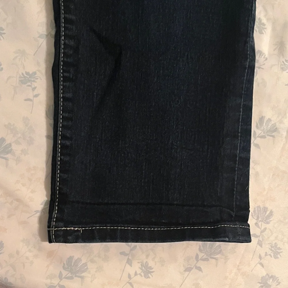 Jennifer Lopez Dark Blue Cropped Jeans - Picture 3 of 5